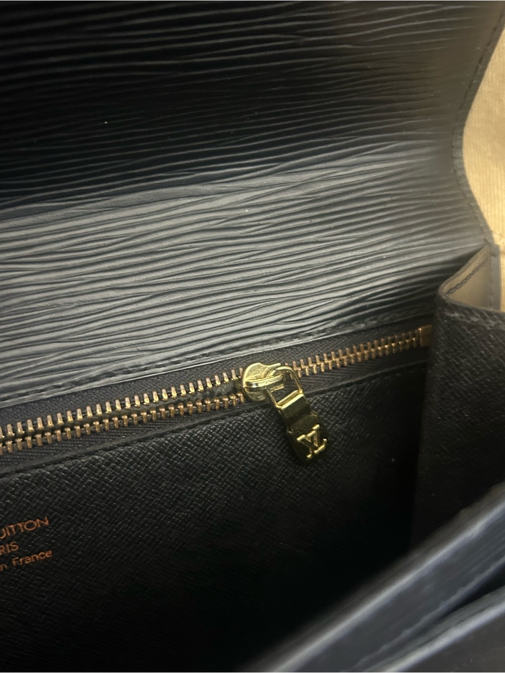 Louis Vuitton Black Epi leather Pochette Sellier Dragonne Clutch Ret. $900-1200 - Picture 12 of 15